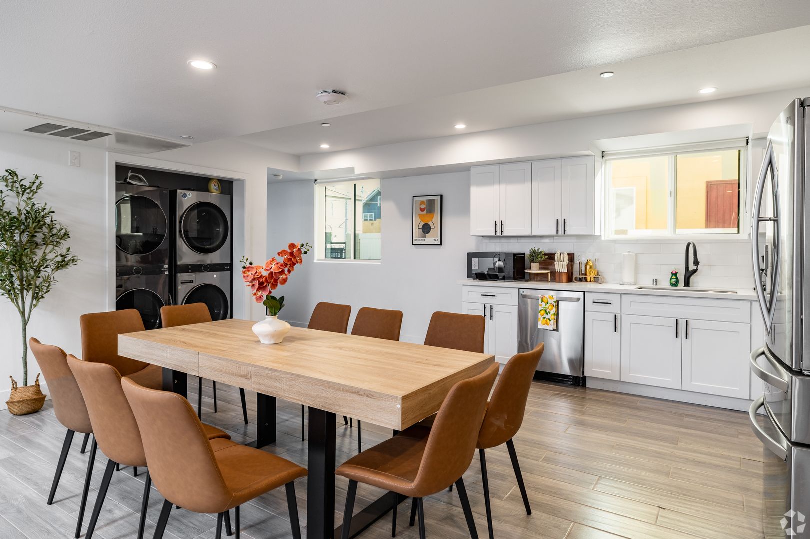 Los Angeles Apartment: 3737 South Catalina Street, 1186 West 37th Place