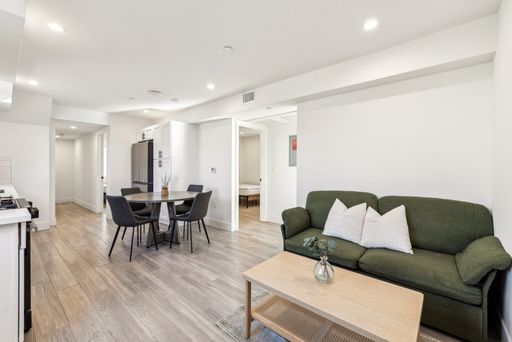 Private room at 1314 West 35th Place- 4B4B – photo 1