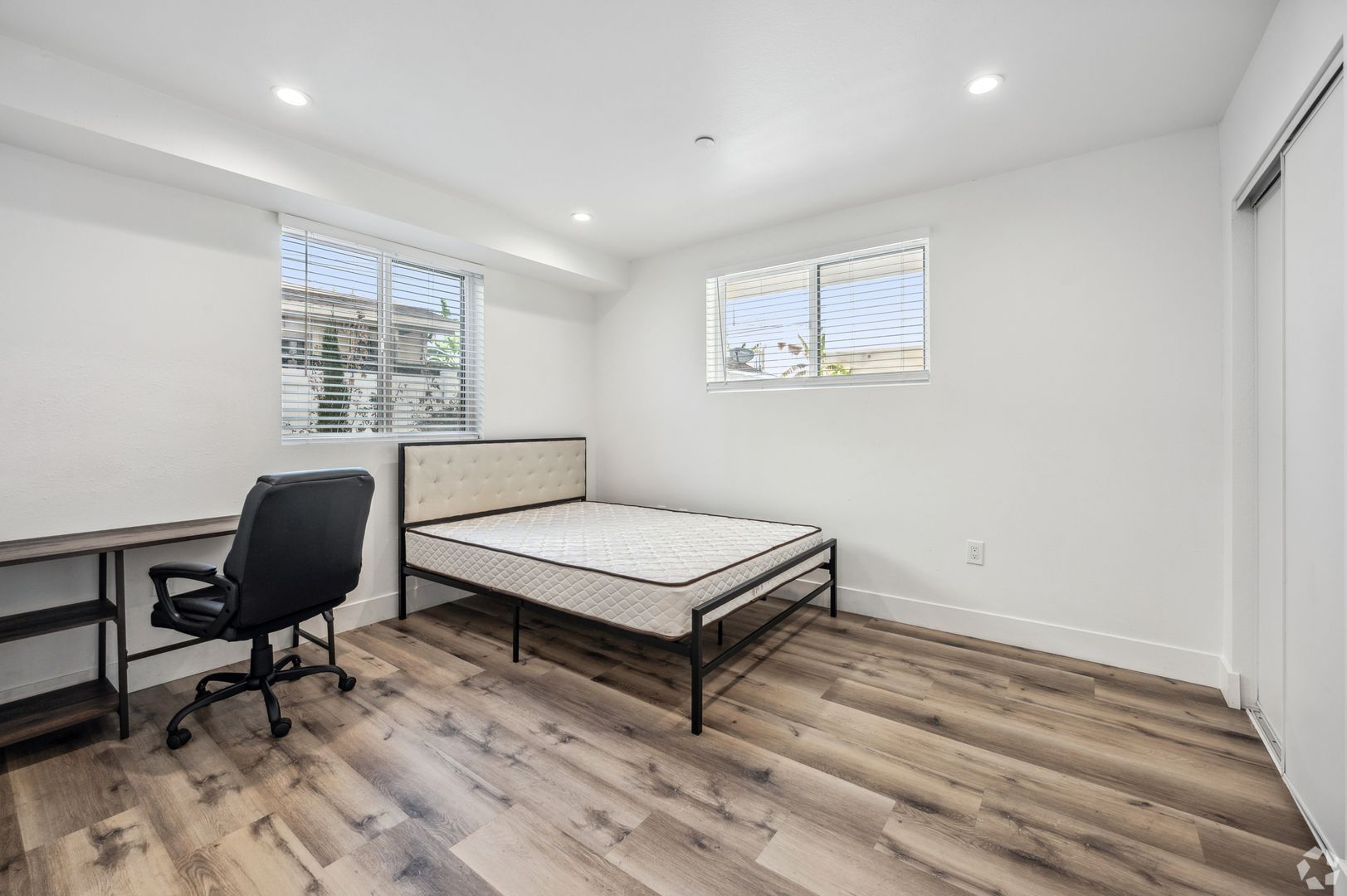 Los Angeles Apartment: 5401 Carlin Street