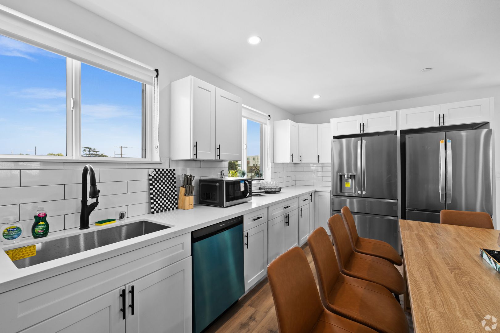 Los Angeles Apartment: 1171 West 37th Place
