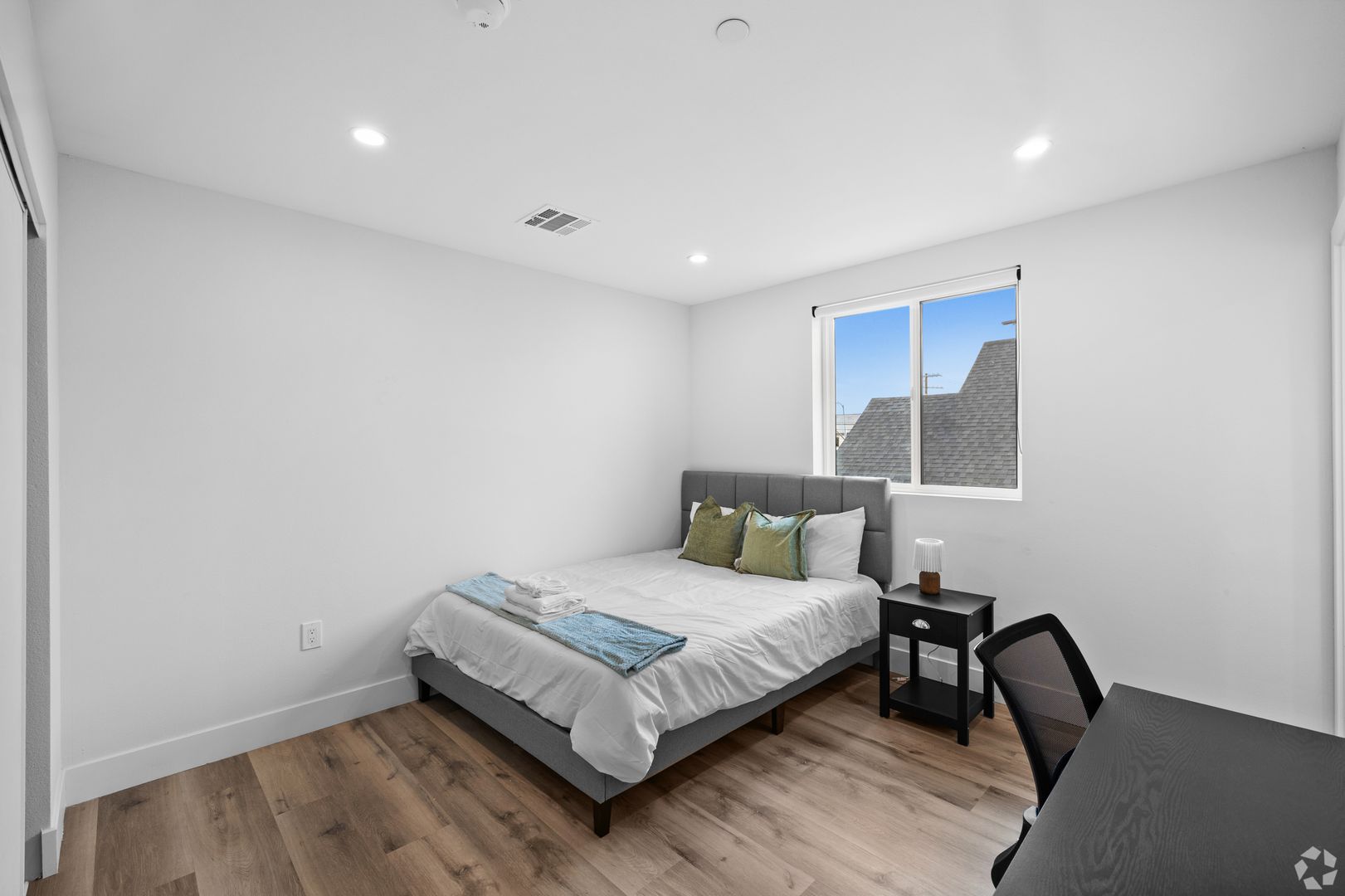 Los Angeles Apartment: 1270 Rolland Curtis