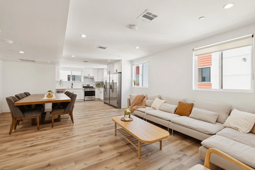 1332 1/4 W 35th Pl (4B4B) Rent By Room – photo 1