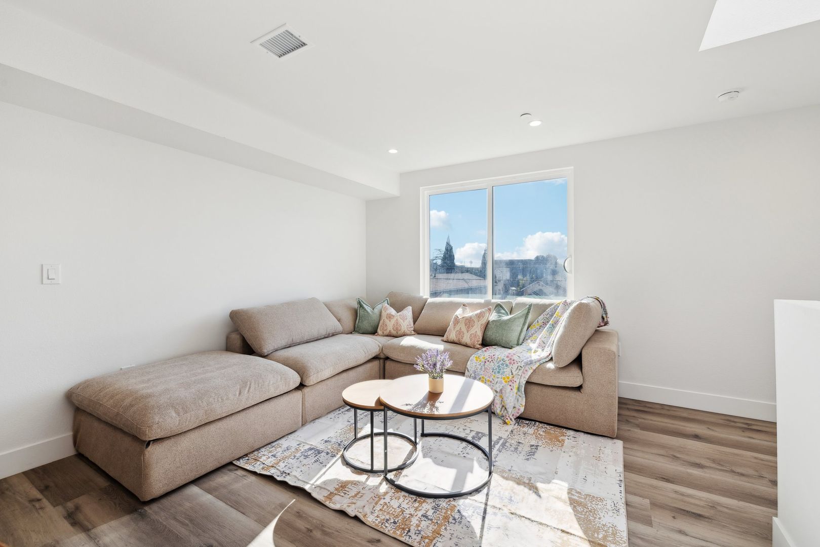 Los Angeles Apartment: 1297 West 36th Street