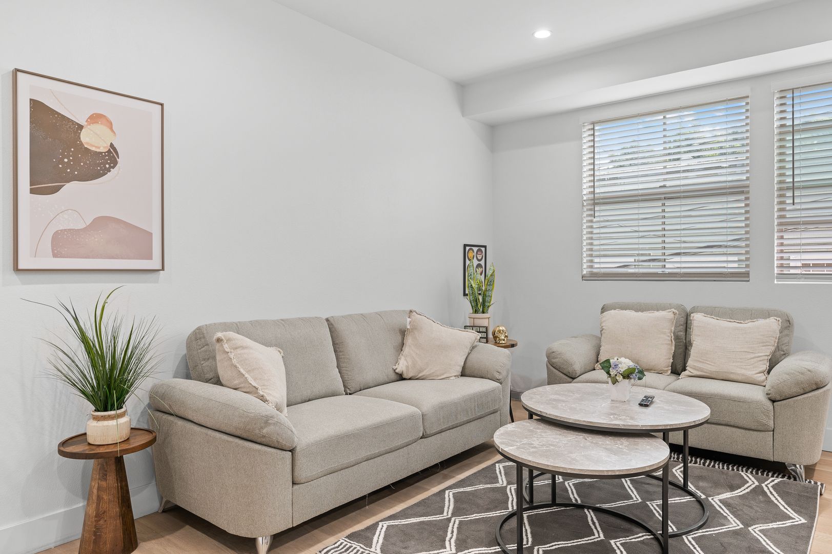 Los Angeles Apartment: 5401 Carlin Street