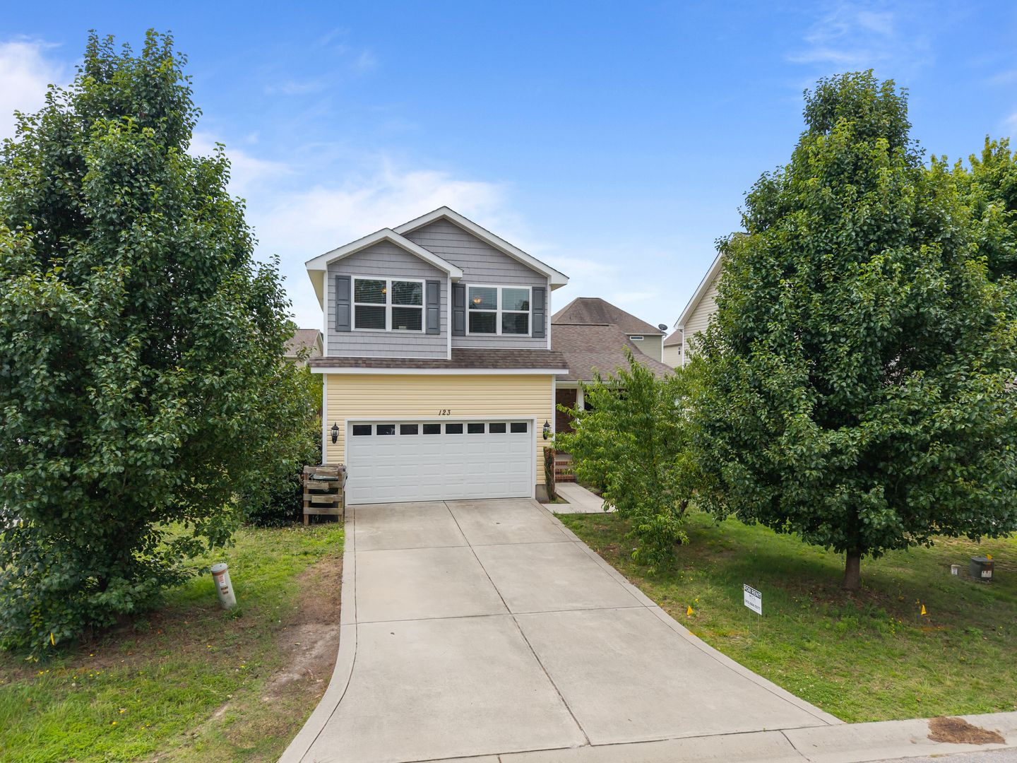 Aberdeen House: 123 Lightwater Drive