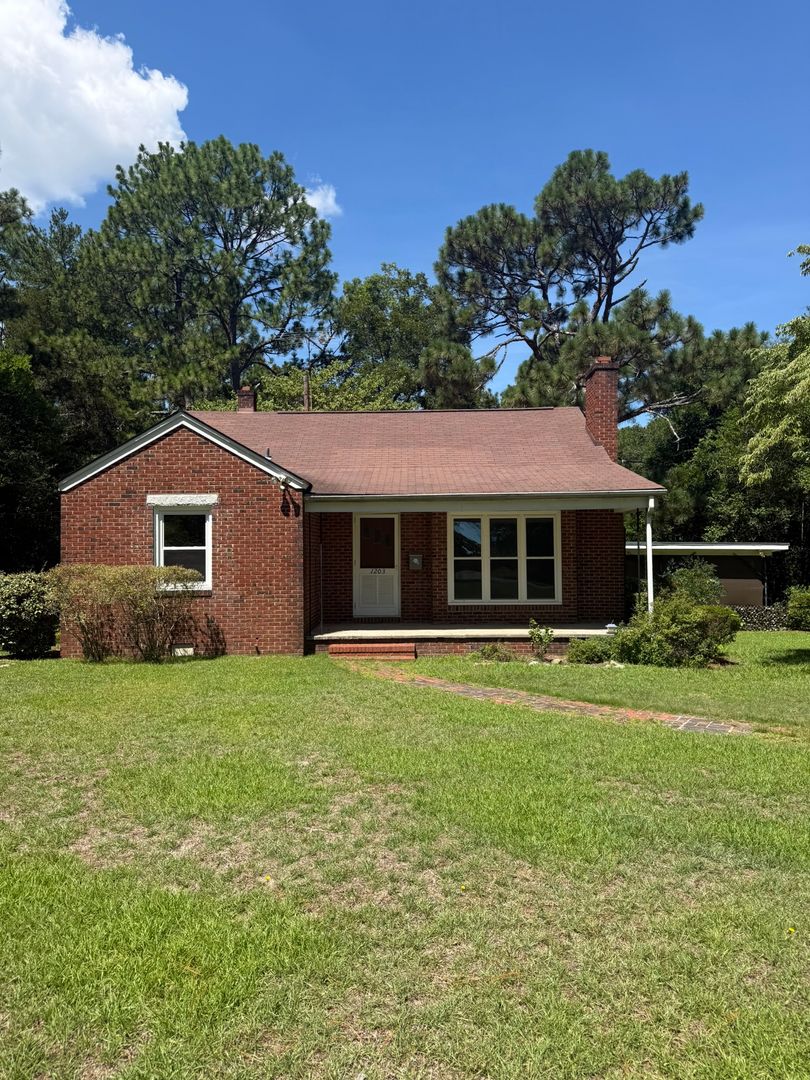Aberdeen House: 1203 N Poplar St