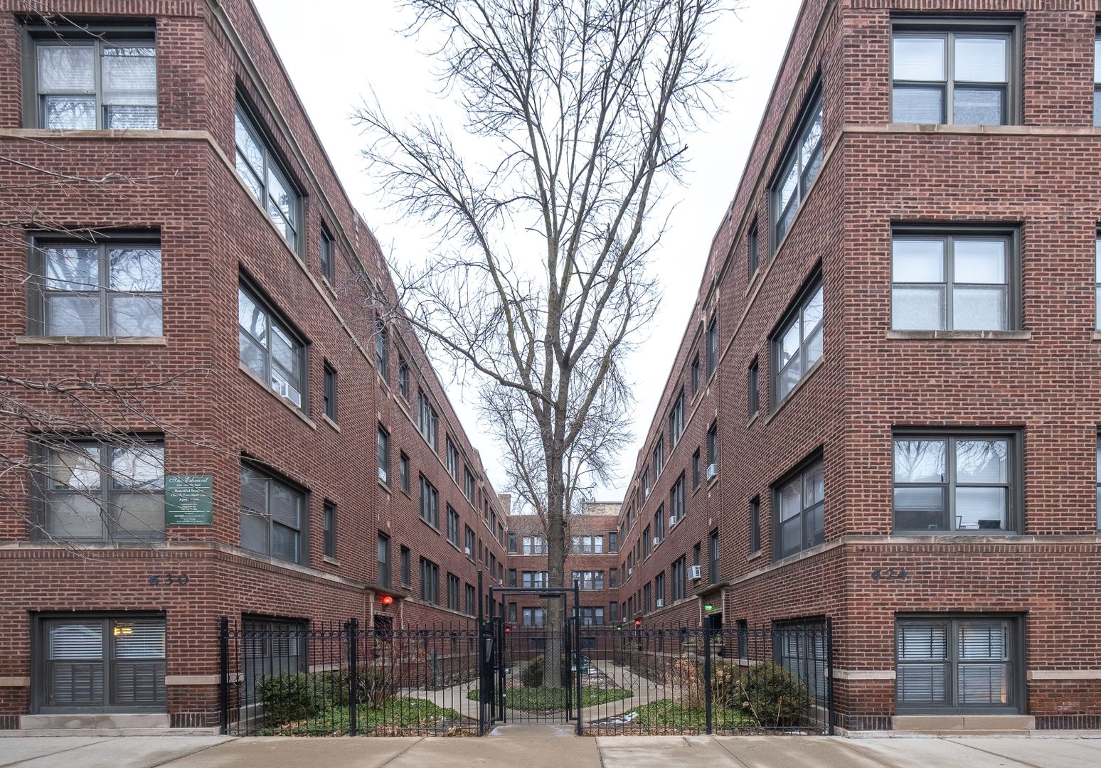 Chicago Apartment: 624-630 W. Surf St.