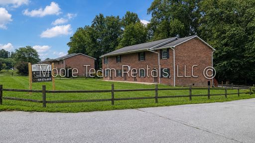 2 Bed/1.5Ba - Includes - Water, Septic, Trash & Lawn - Sect 8 – photo 1