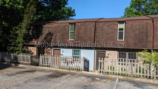 Updated 2/1.5 Apt - Extra Parking & Storage