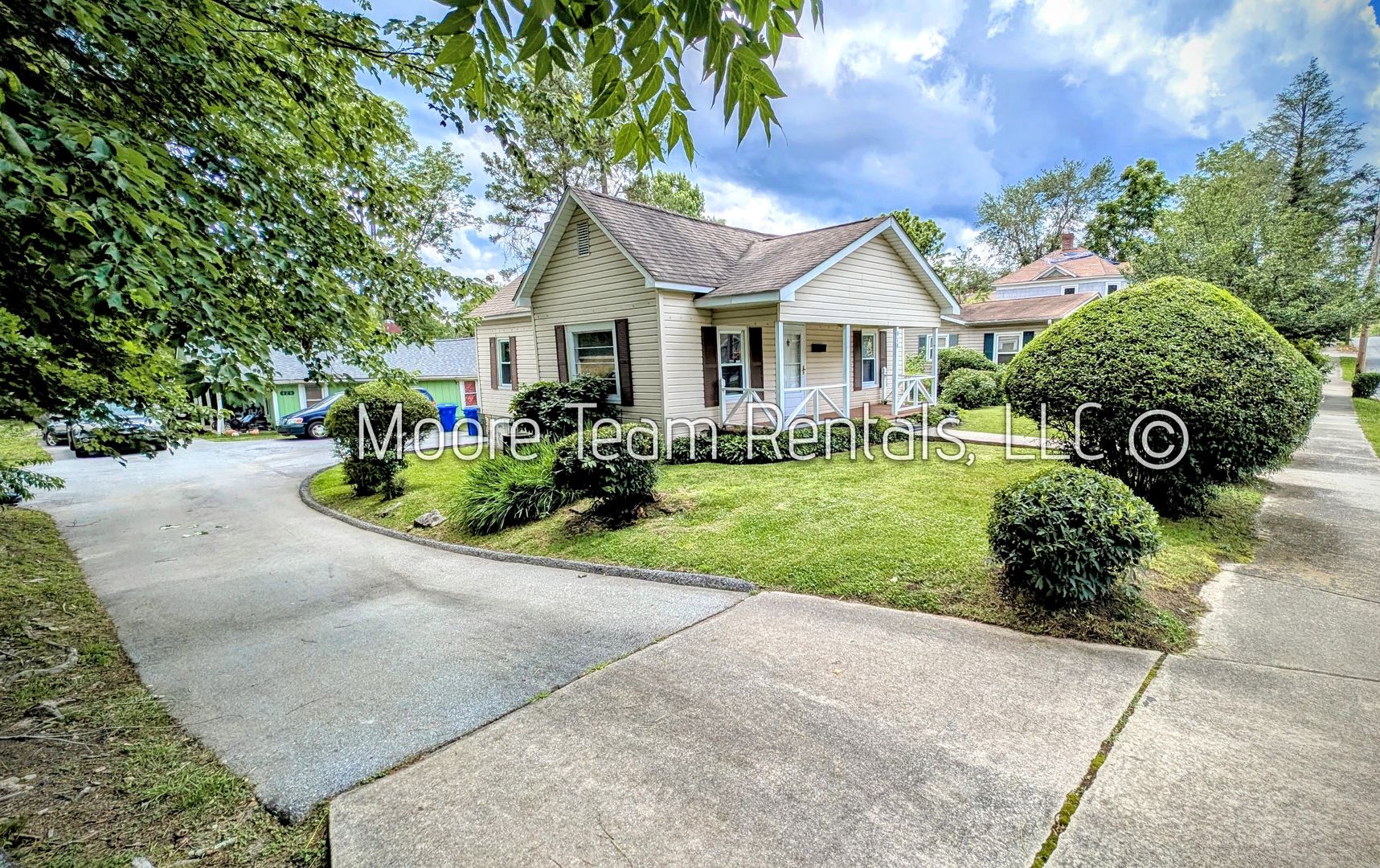 Hendersonville House: 818 3rd Ave West