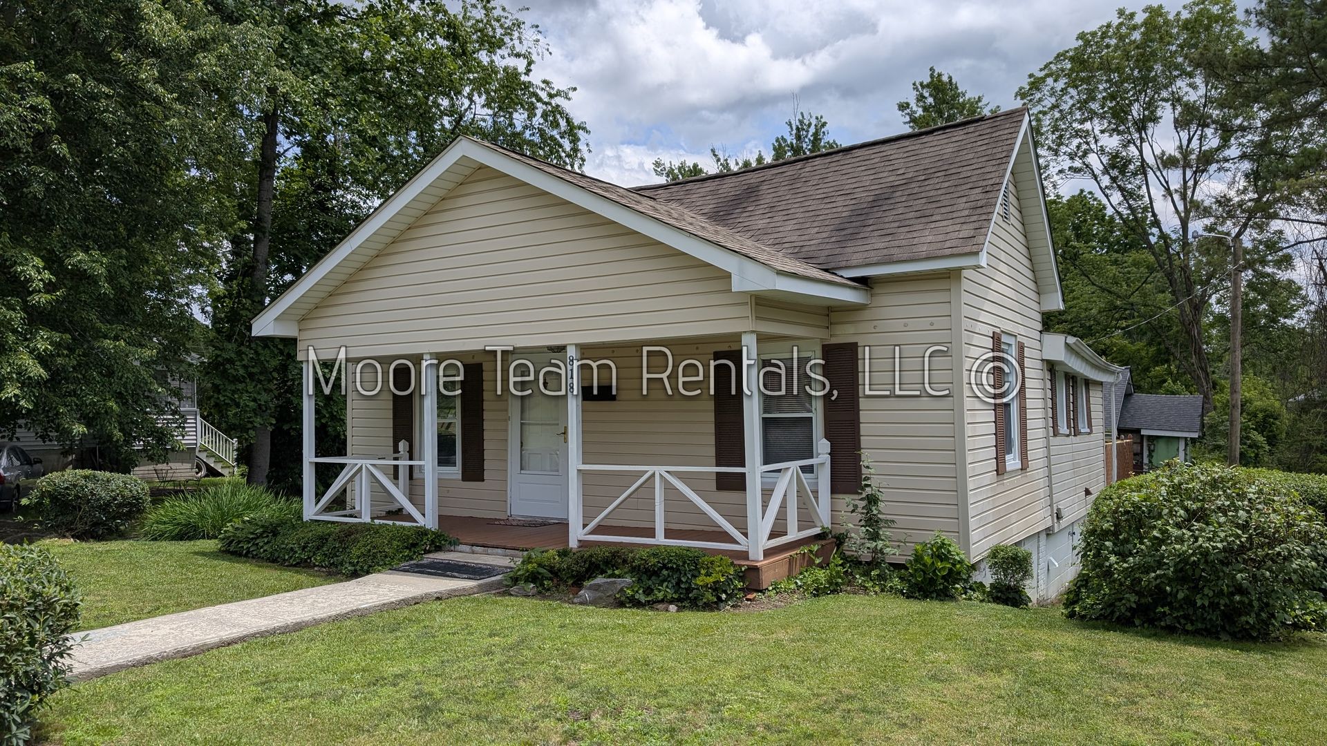 Hendersonville House: 818 3rd Ave West