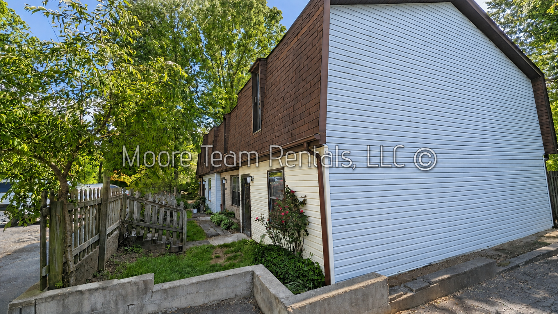 East Flat Rock Apartment: 103 - 109 Paradise Ave