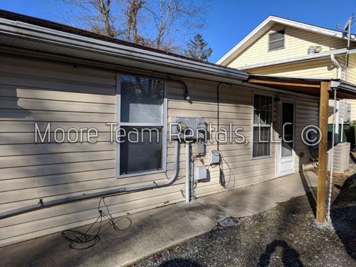 1/1 Apt with In Unit Washer/Dryer & Central Heat/Air
