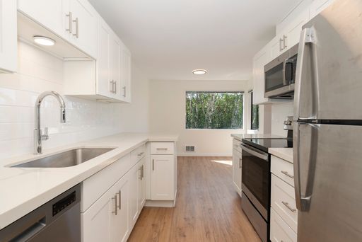 Spacious 2BR/2BA Third-Floor Corner Unit with Private Deck in Heart of Ballard – photo 1