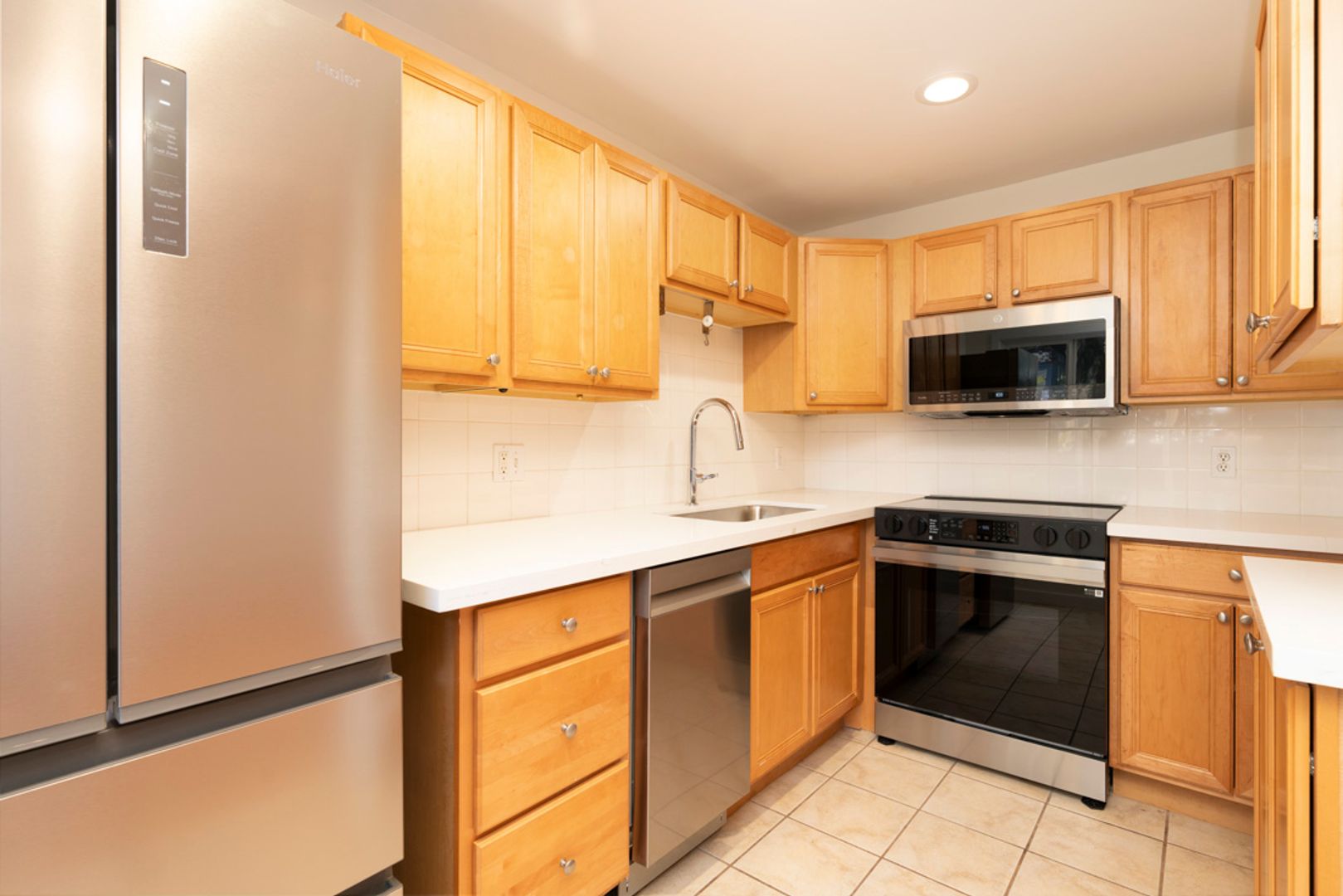 Seattle Apartment: 1020 5th Ave N