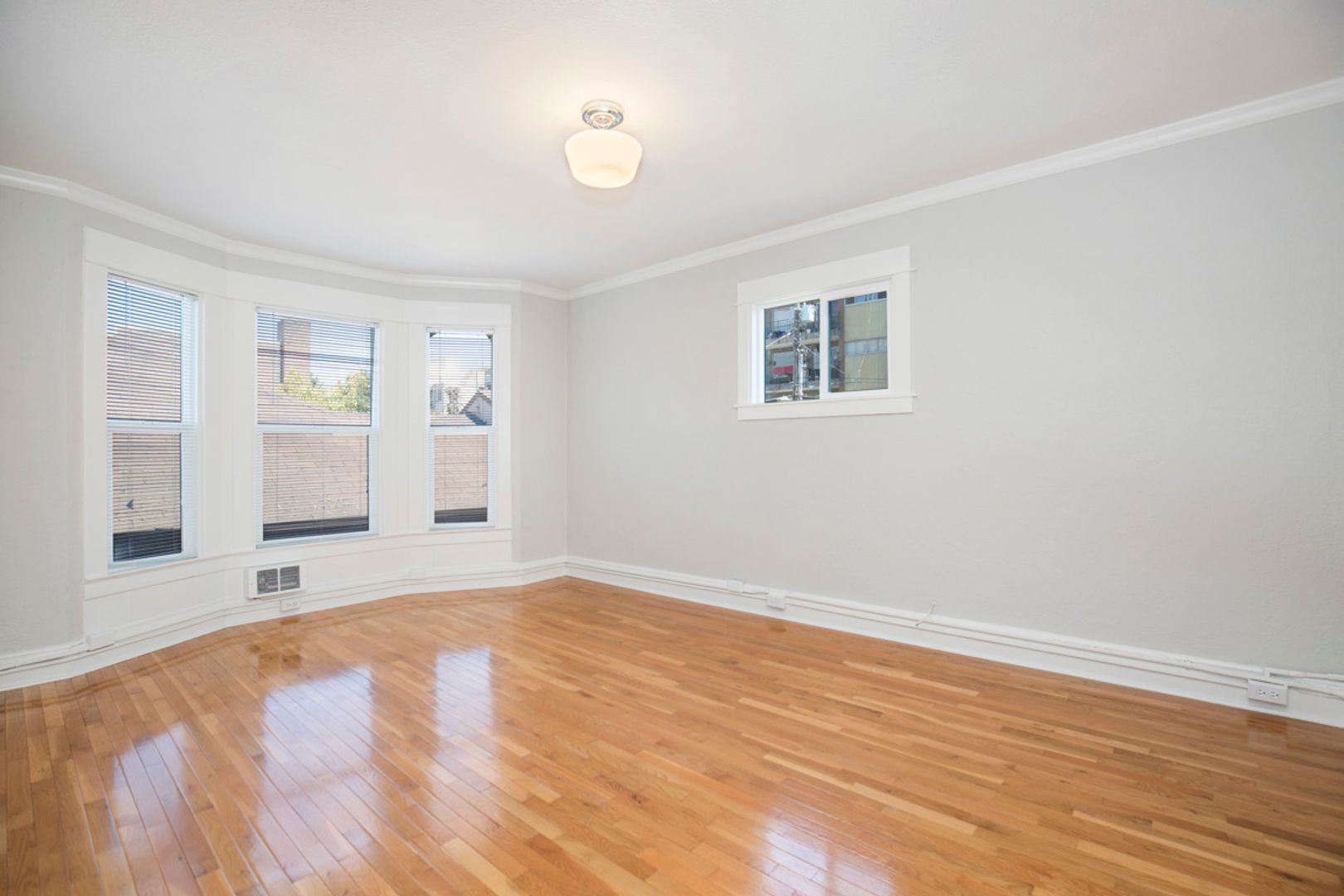 Seattle Apartment: 502 Bellevue Ave E