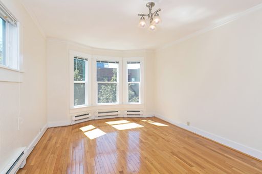 Top Floor Charm in Prime Capitol Hill! Light-Filled 1900s Character – photo 1