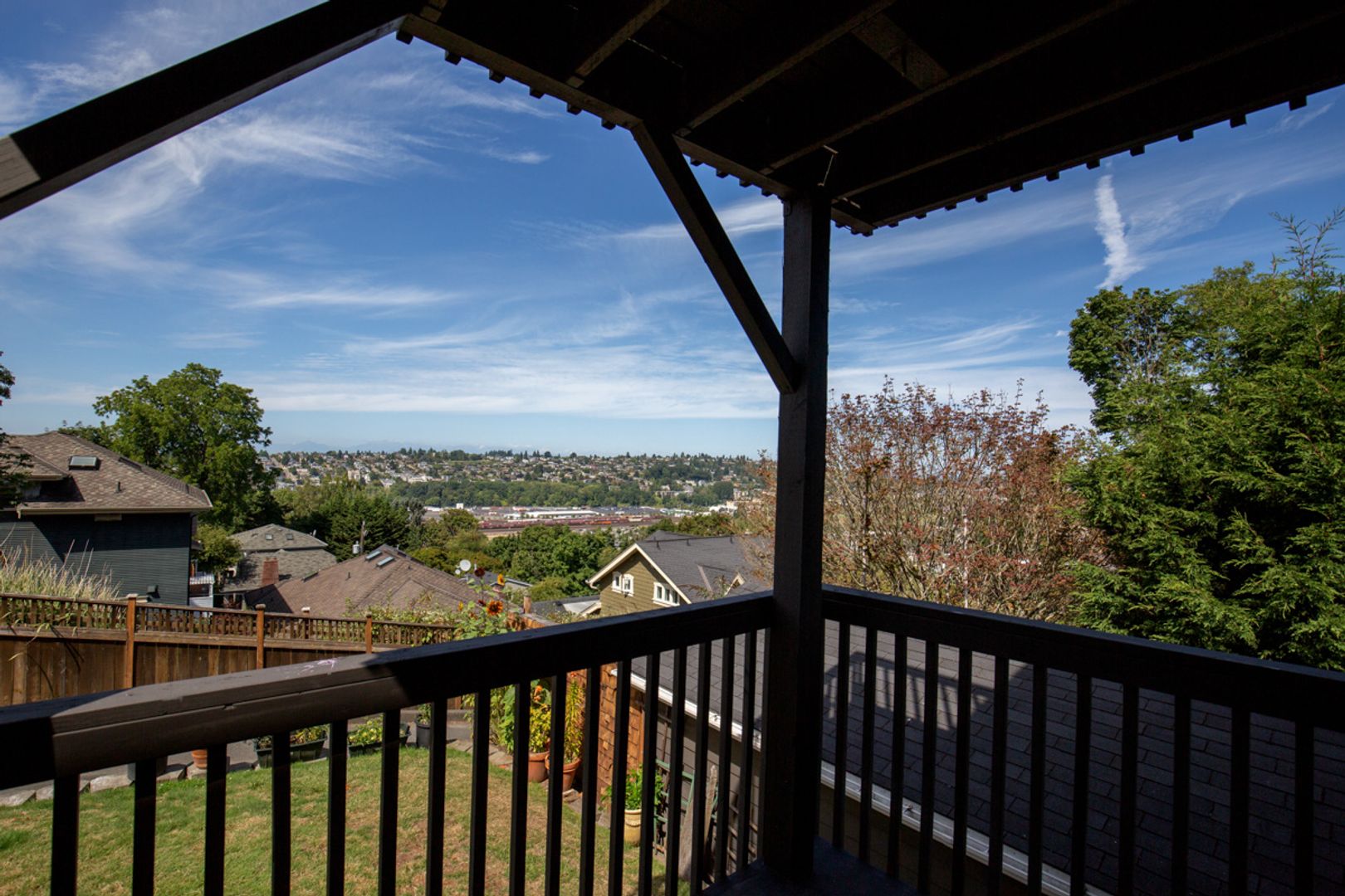 Seattle Apartment: 1821 11th Ave W