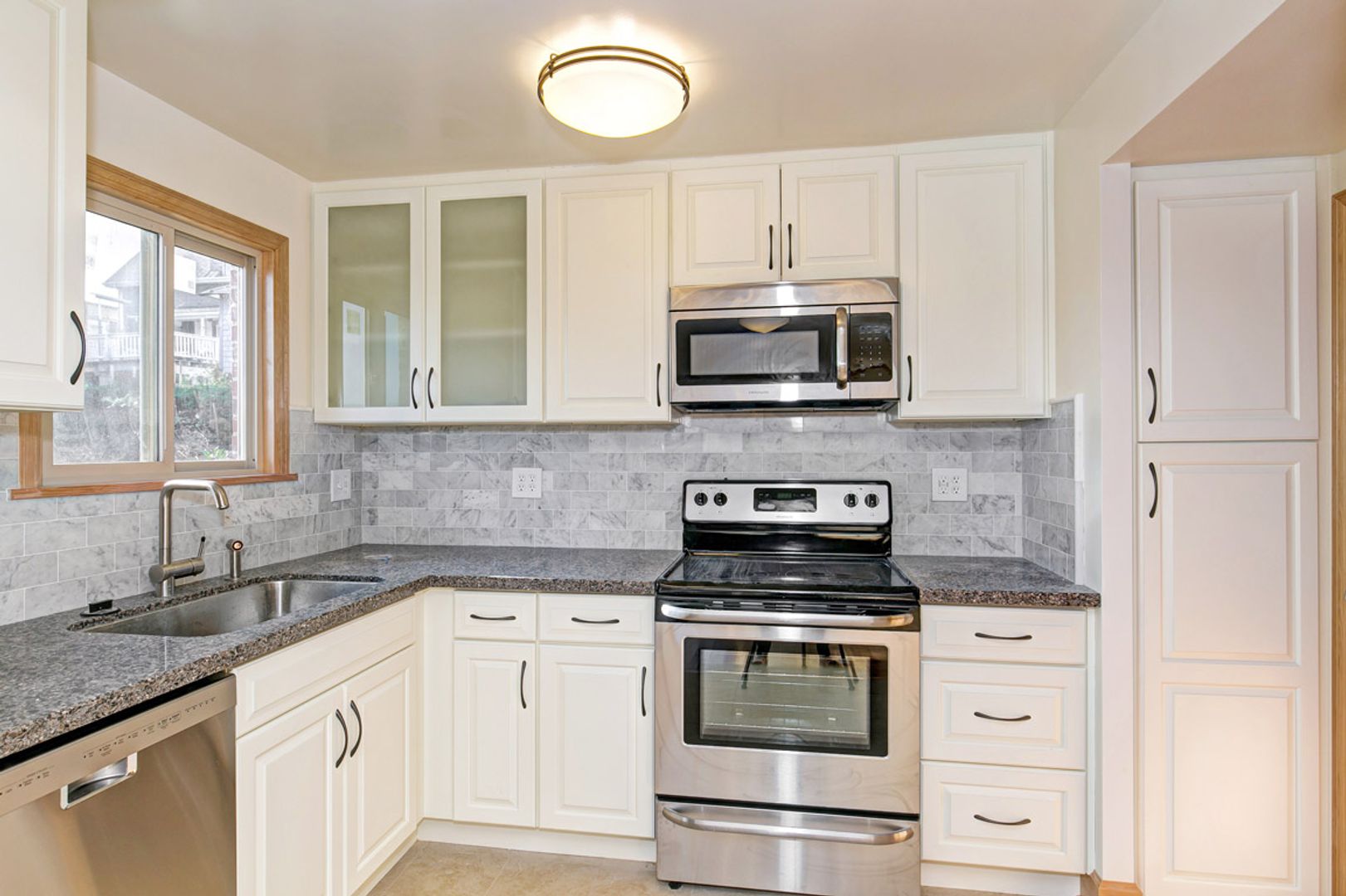 Seattle Apartment: 215 Aloha St
