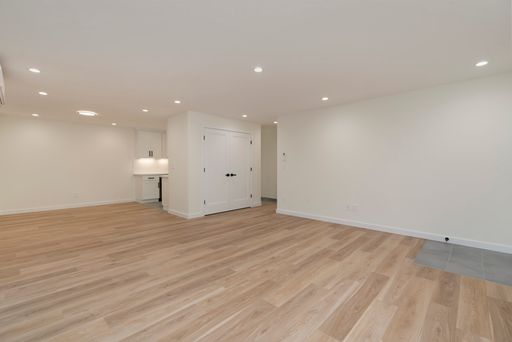 Ultra-Spacious 3BR/2BA Ground-Floor Residence with Private Yard & A/C in Heart of Fremont – photo 1