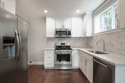 Beautifully Remodeled 2 bed 2 bath Daylight Basement Apartment in Prime Cap Hill Location – photo 1