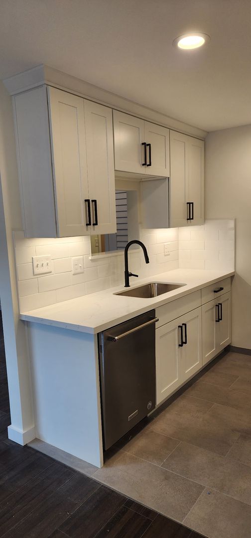 Seattle Apartment: 1515 6th Ave W