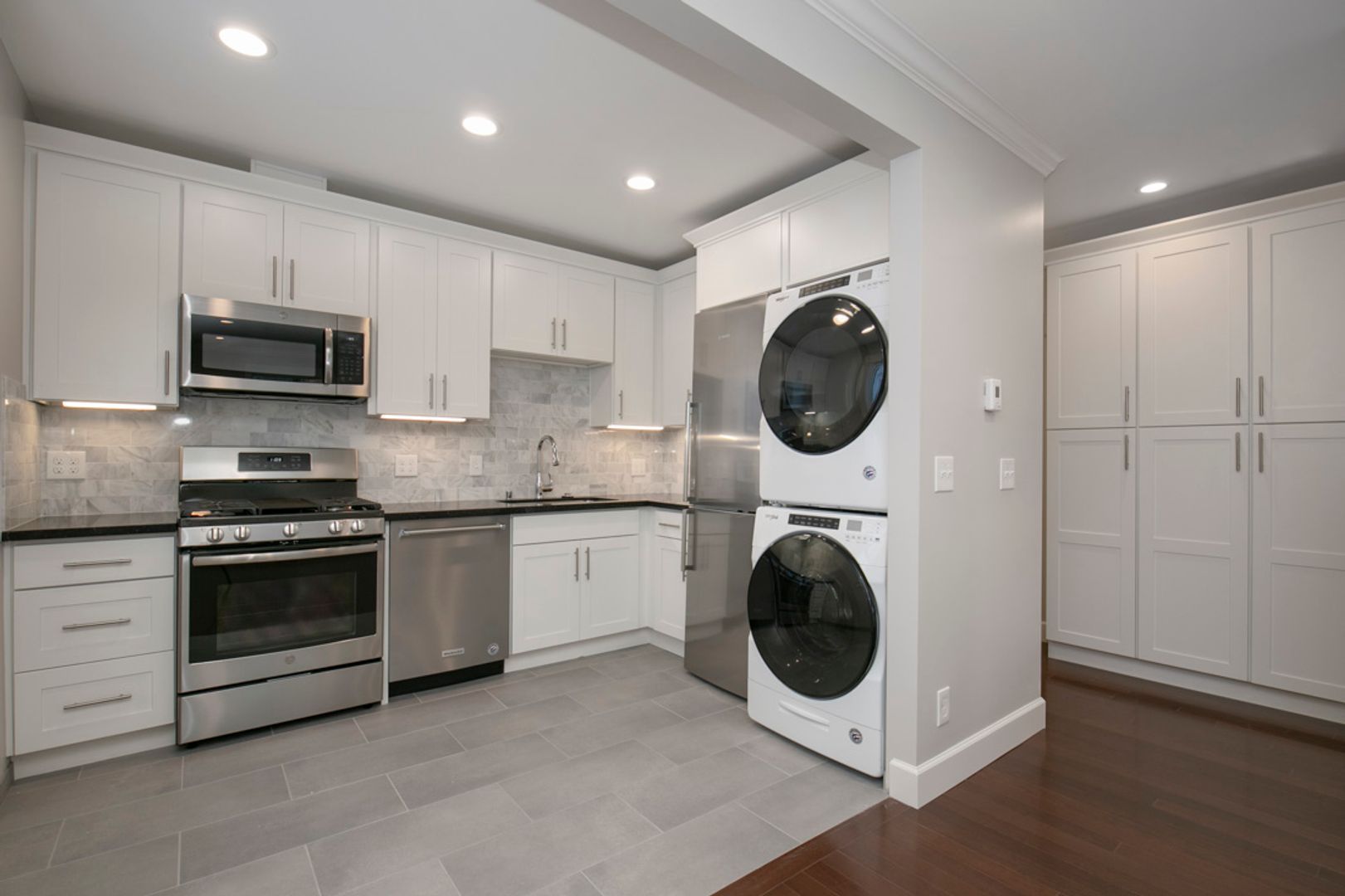 Seattle Apartment: 502 Bellevue Ave E