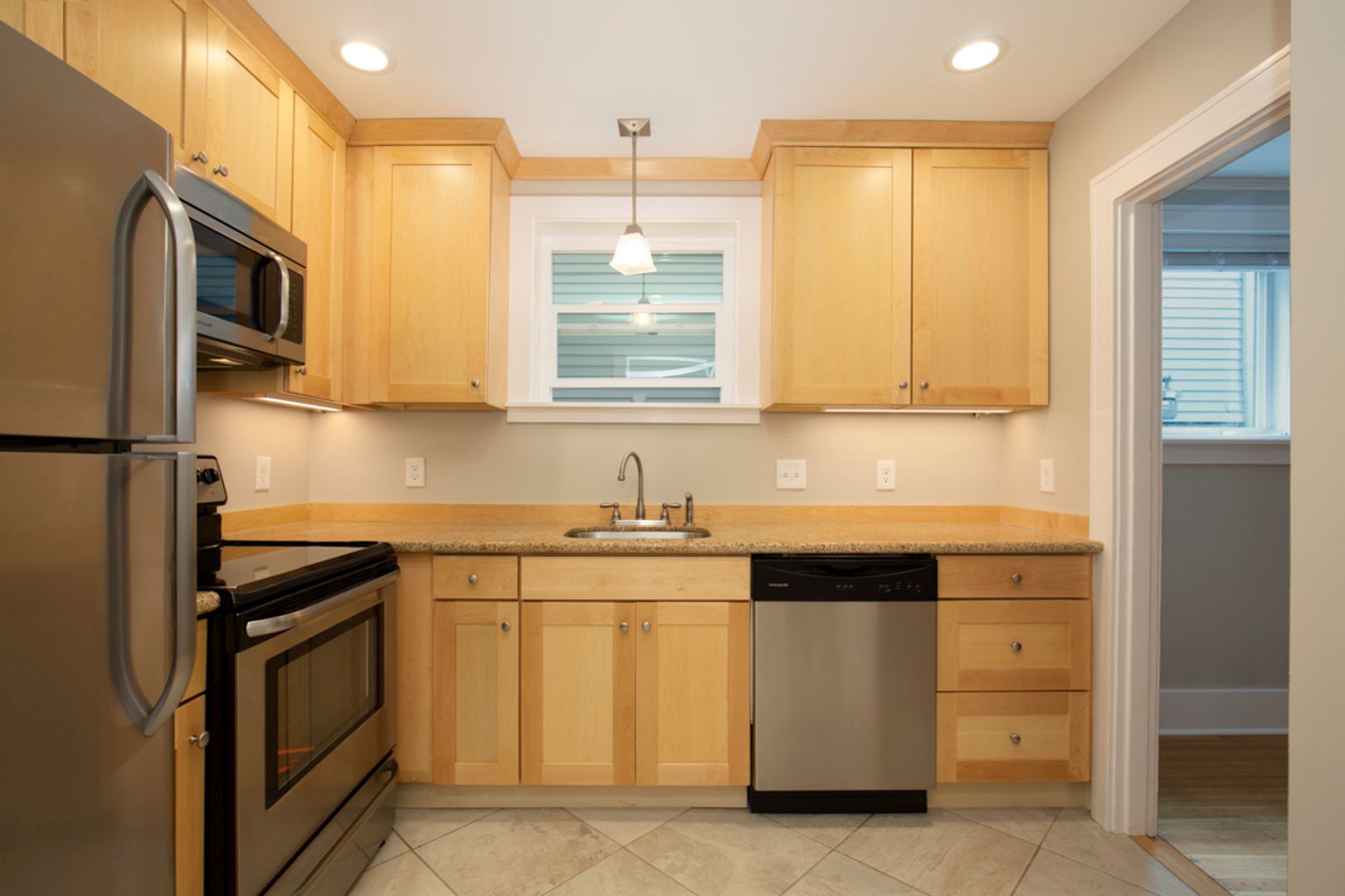 Seattle Apartment: 2528 Queen Anne Avenue North