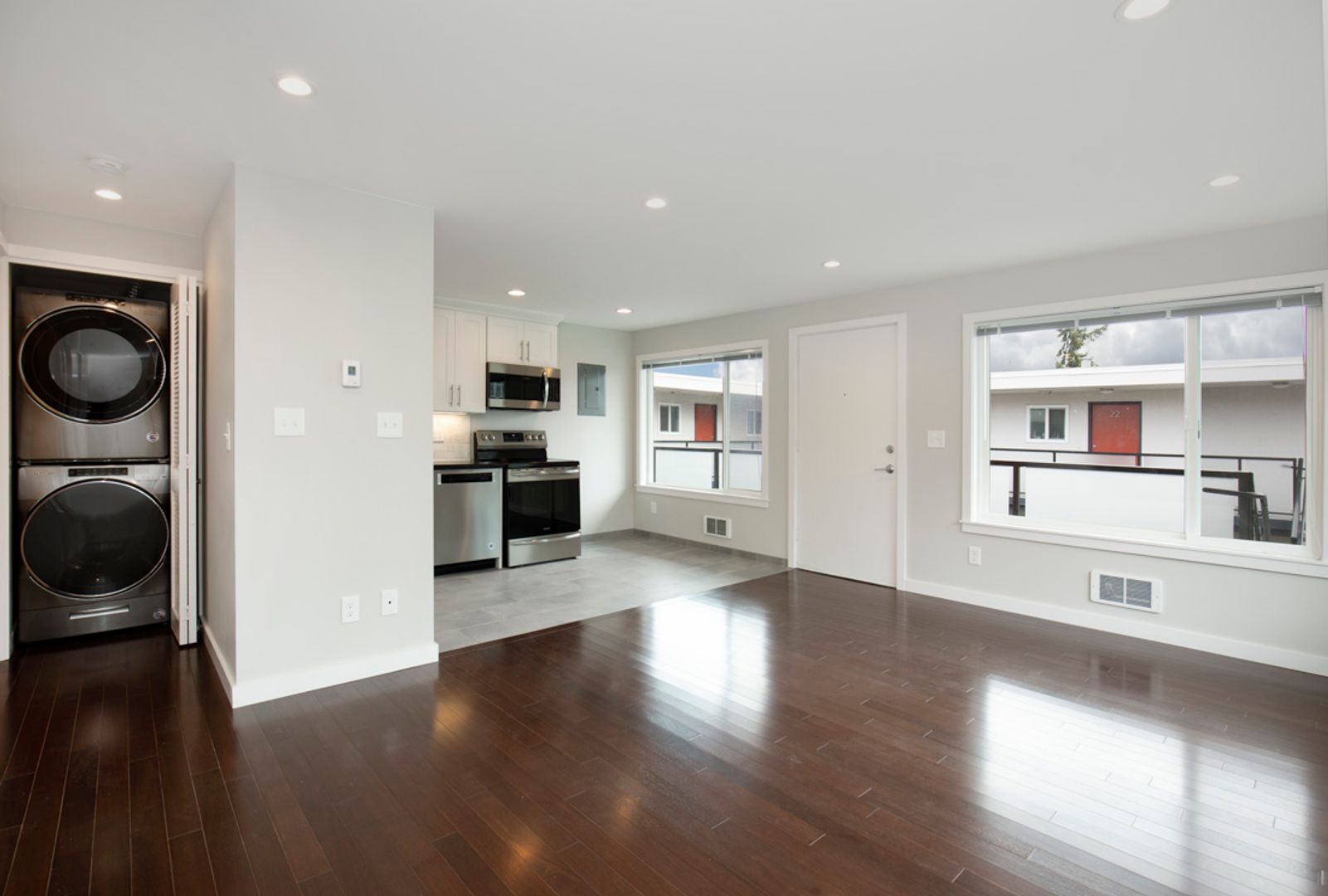 Seattle Apartment: 1020 5th Ave N