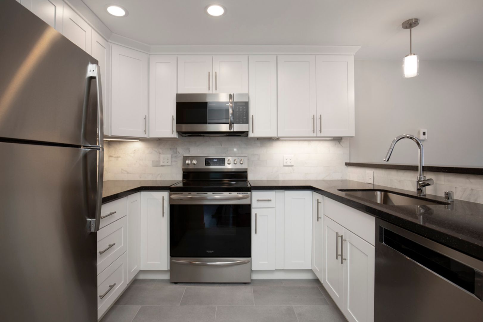 Seattle Apartment: 908 N 72nd St