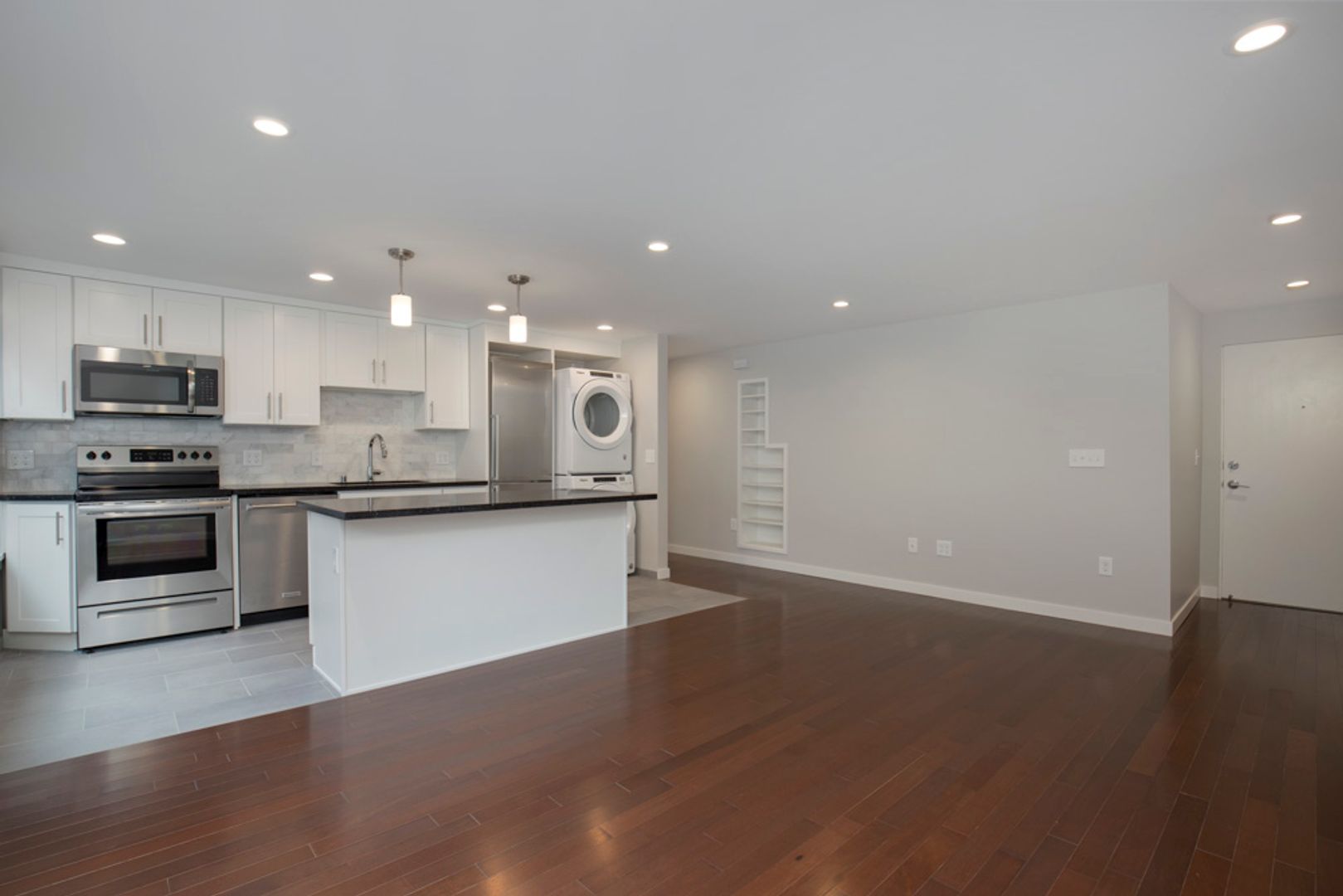 Seattle Apartment: 1020 5th Ave N
