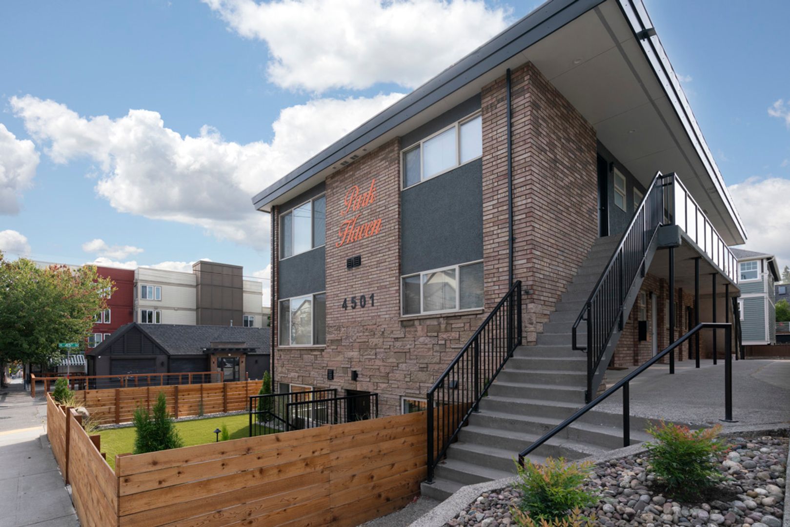 Seattle Apartment: 4501 Fremont Avenue North