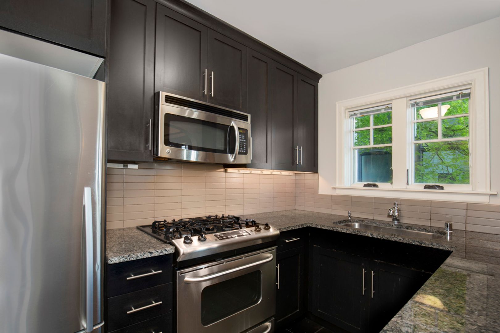 Seattle Apartment: 1404 10th Ave W