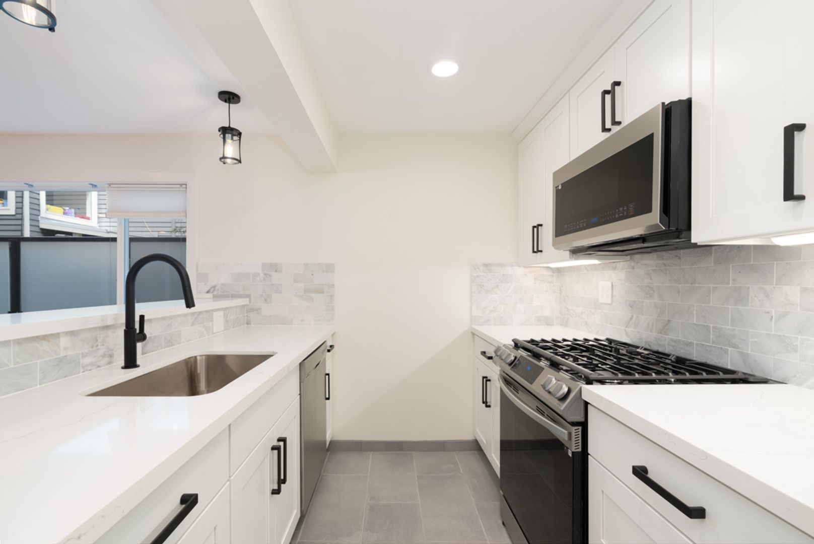 Seattle Apartment: 1020 5th Ave N