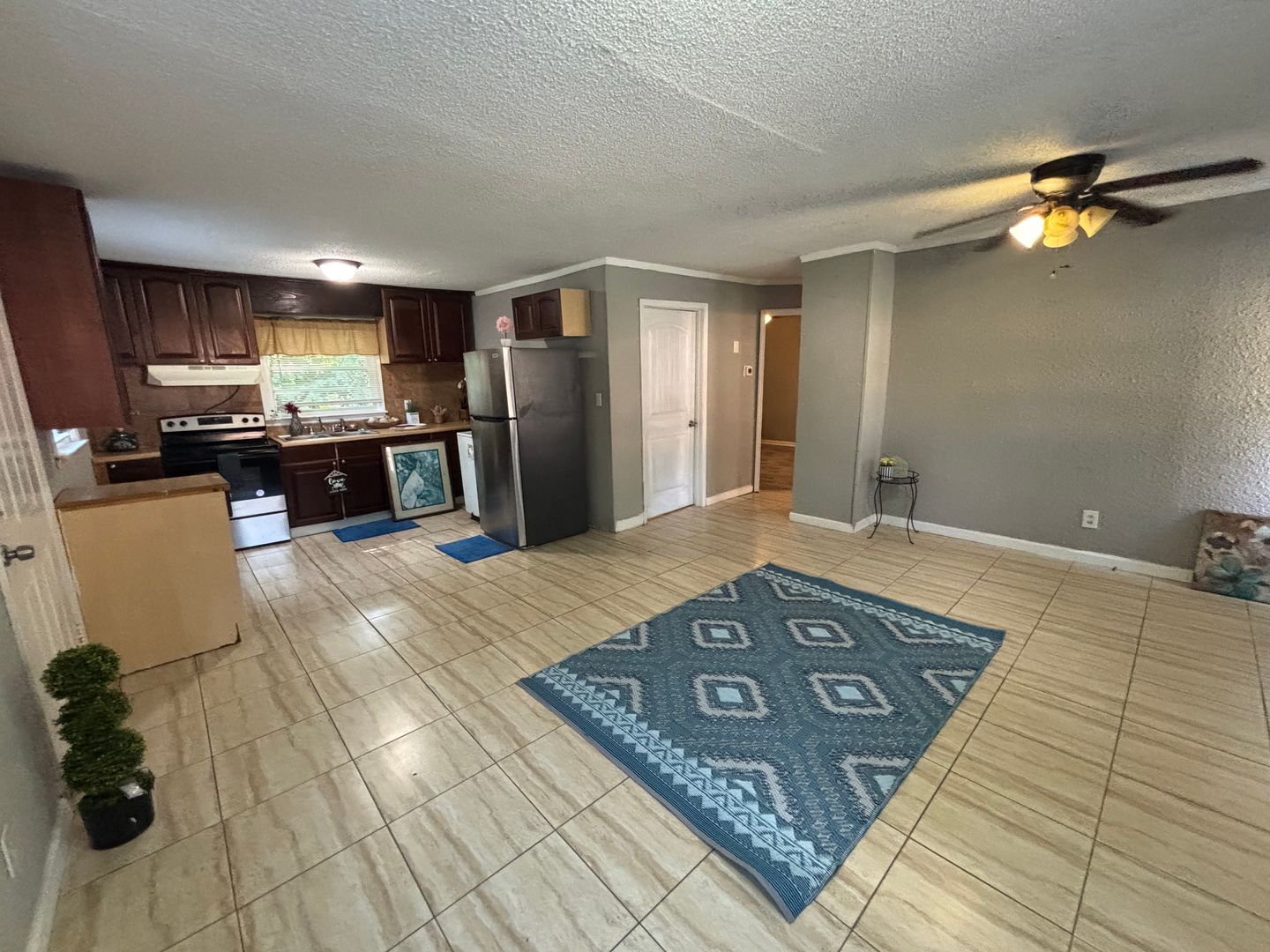Dallas Apartment: 117/119 Pindal Circle