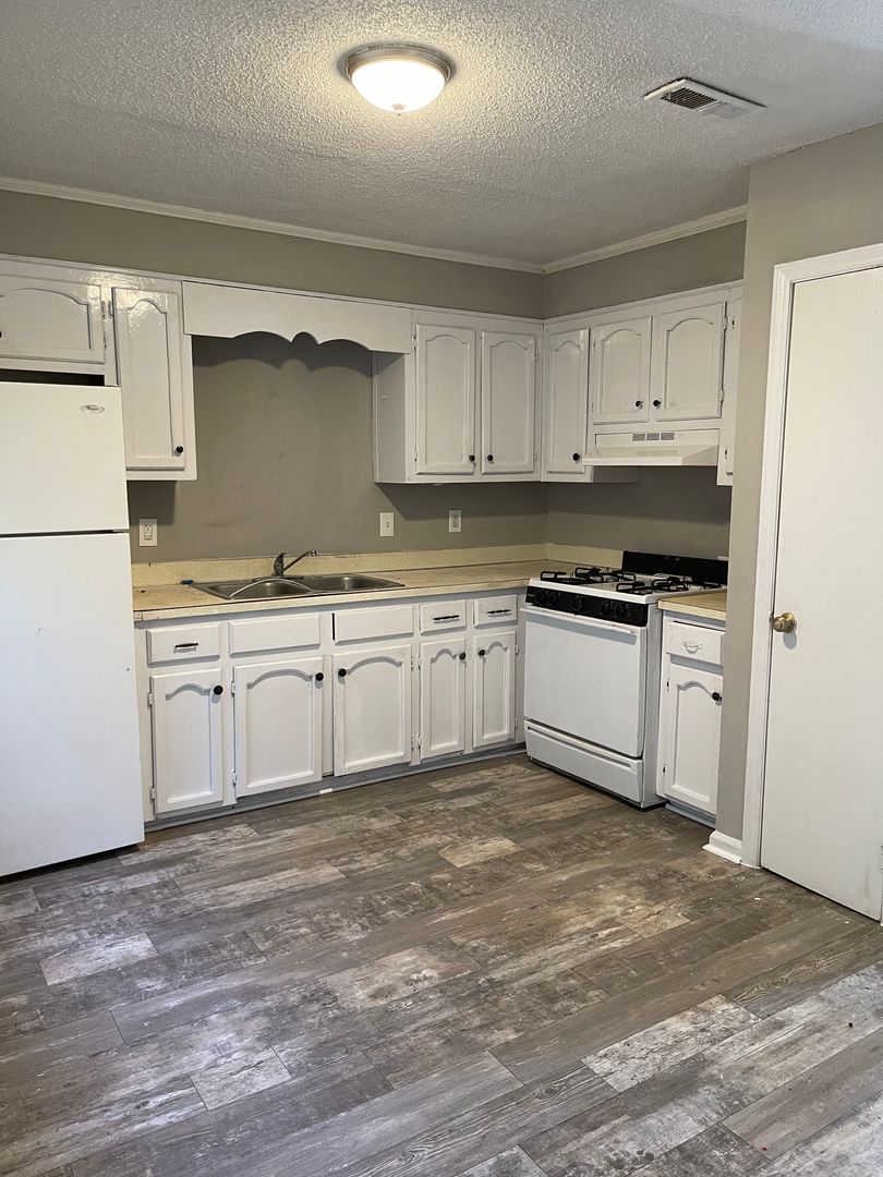 Gastonia Apartment: 803 E Davidson