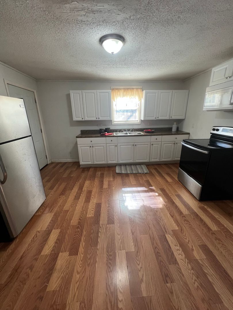 Gastonia House: 302 N Pryor St