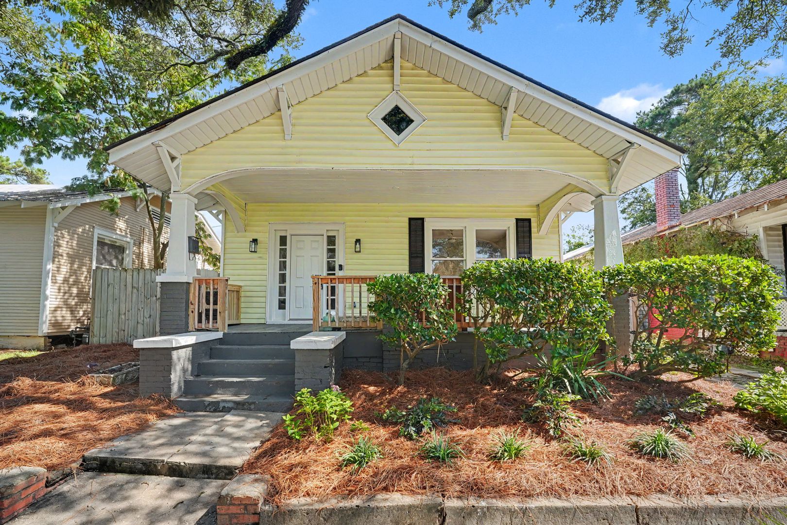 1124 E 37th
