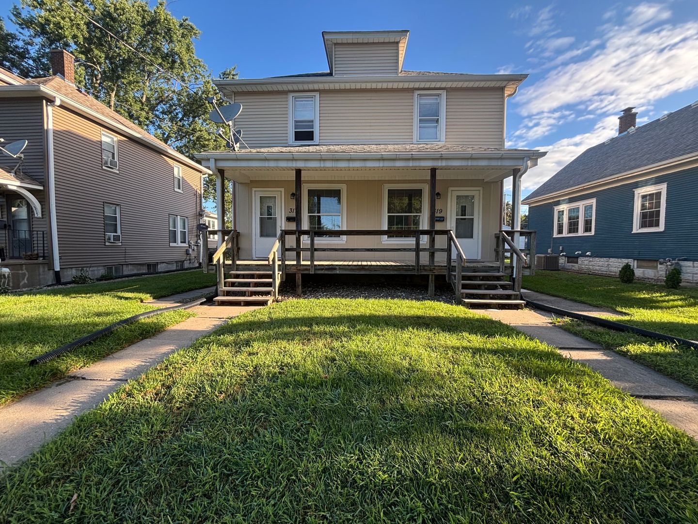 Moline Apartment: 317 18th Ave