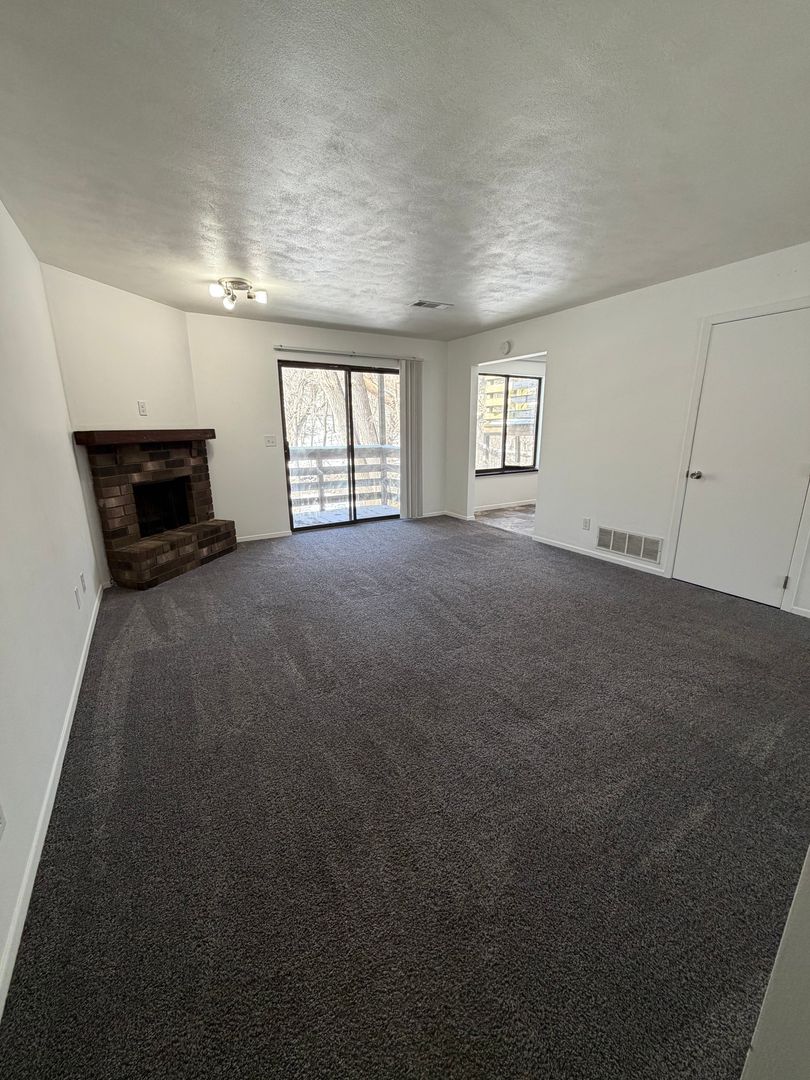 Rock Island Apartment: 8510 14th St W