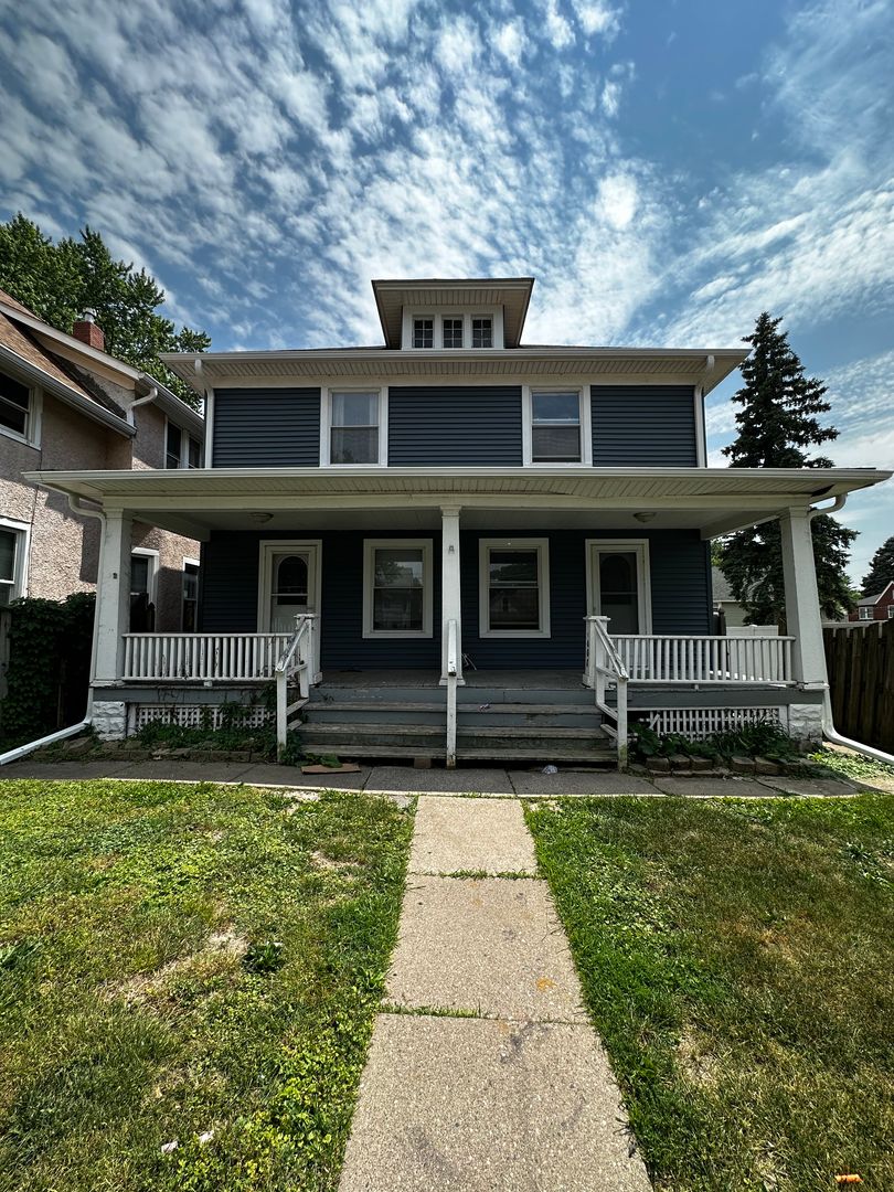 Moline Apartment: 1608-1610 12th Ave