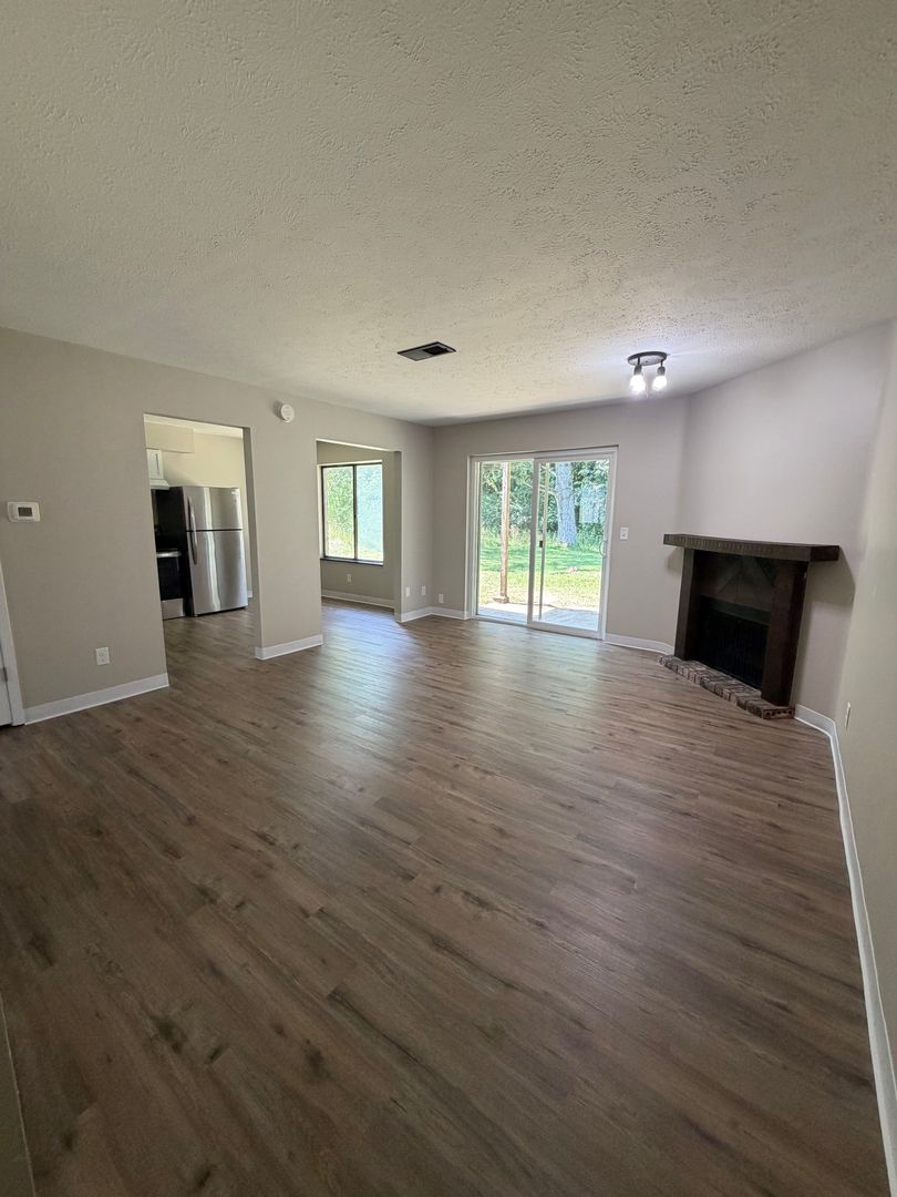 Rock Island Apartment: 8514 14th St W