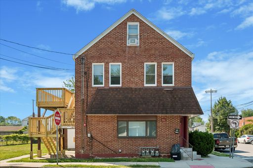 5 Bedroom Apartment – 301 N Governor Printz Blvd - B, Essington, PA 19029