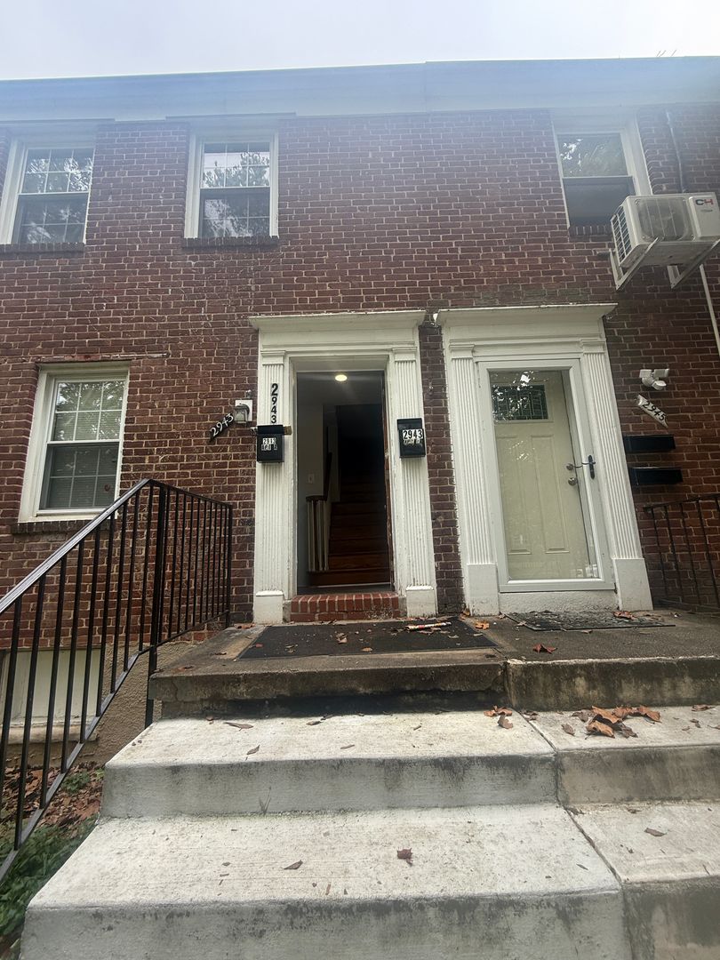 Baltimore Apartment: 2943 Liberty Pkwy