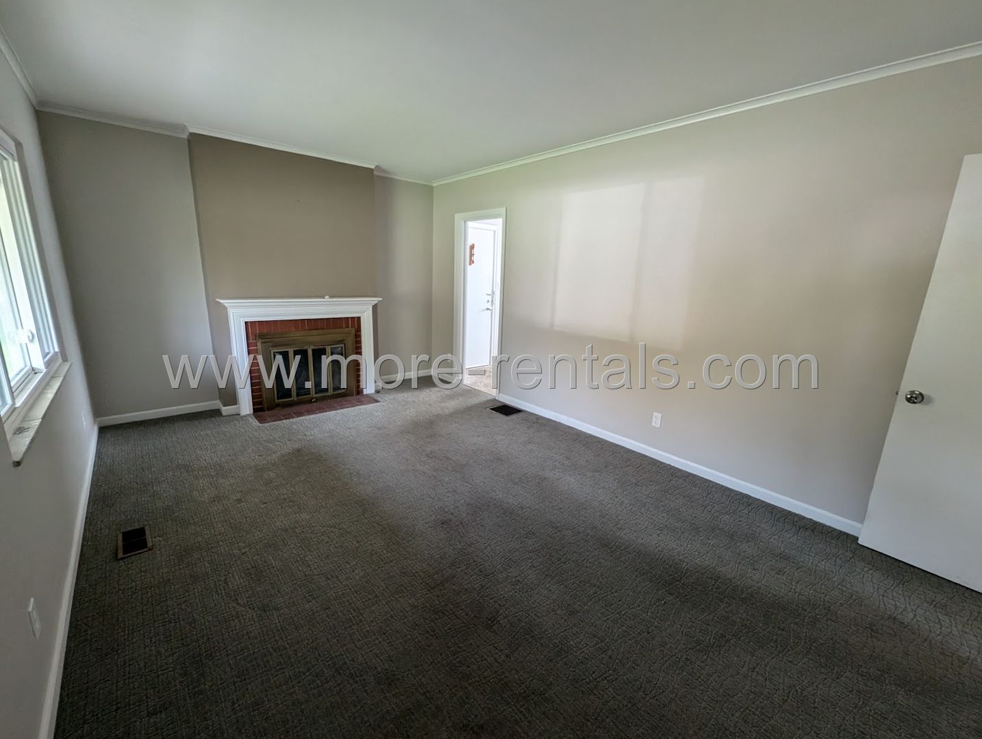 2065 Zollinger Rd, Upper Arlington, OH 43221