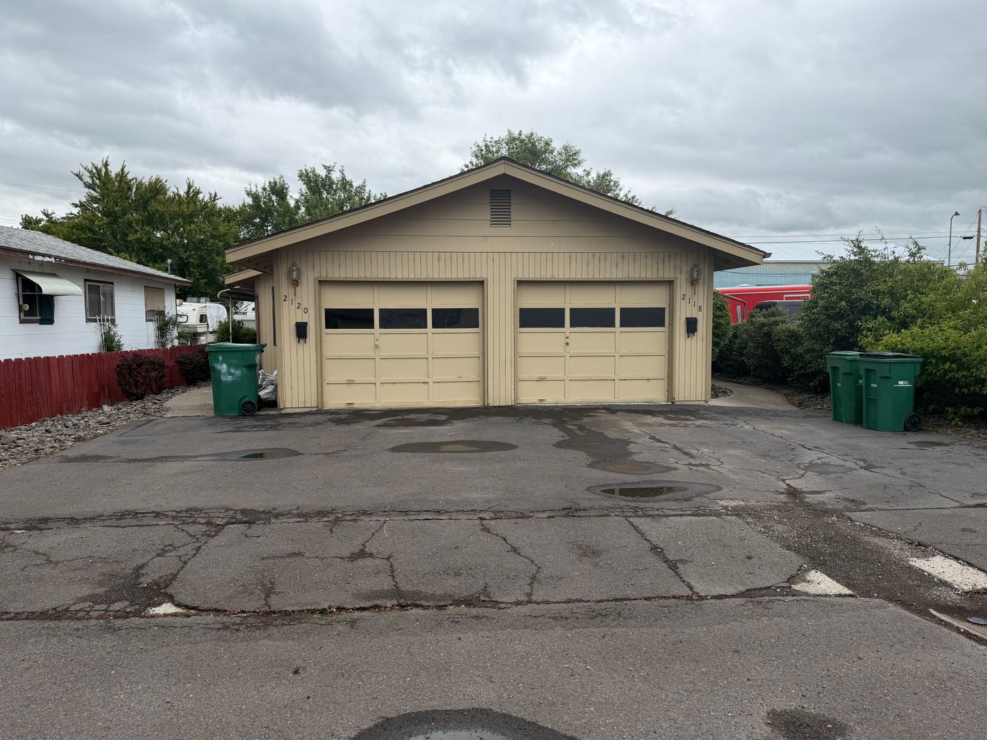 Klamath Falls Apartment: 2118-2120 Eberlein Ave