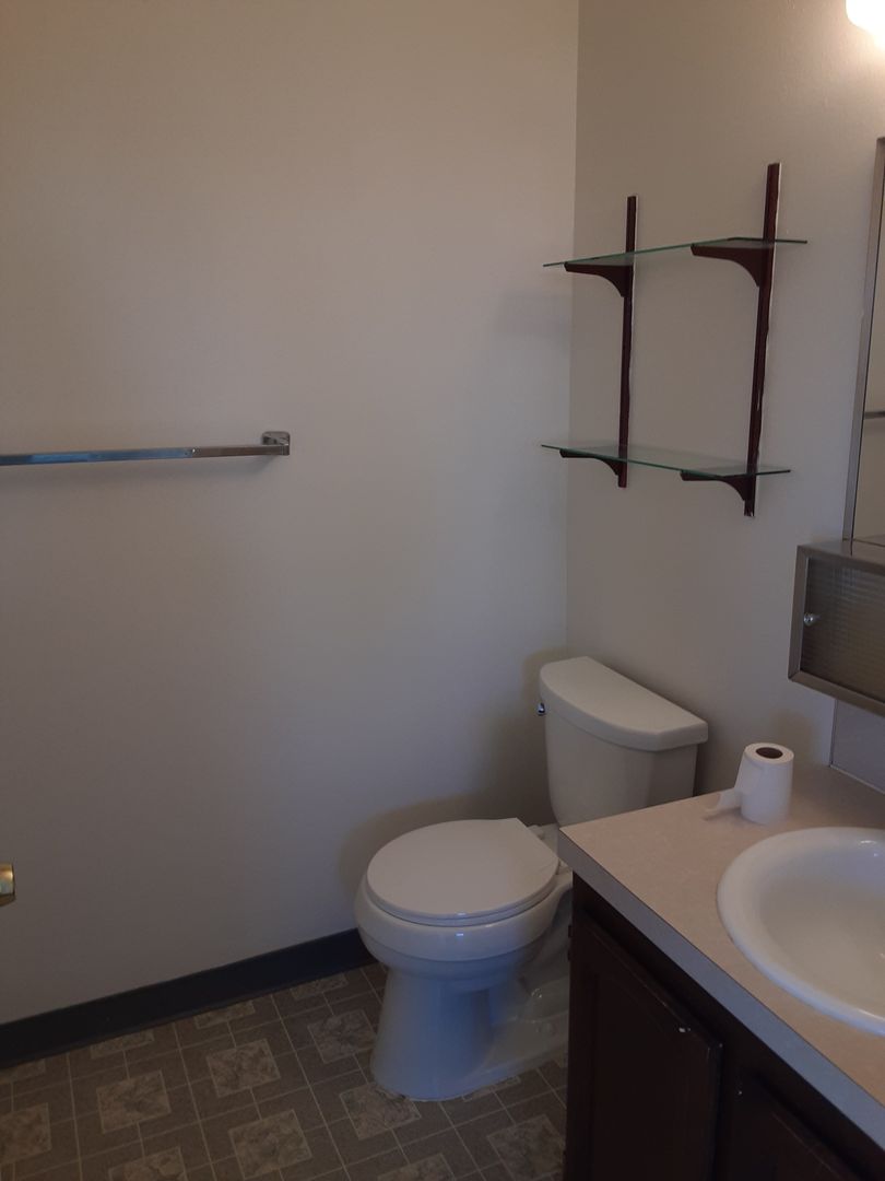 Klamath Falls Apartment: 1834 Kimberly Dr