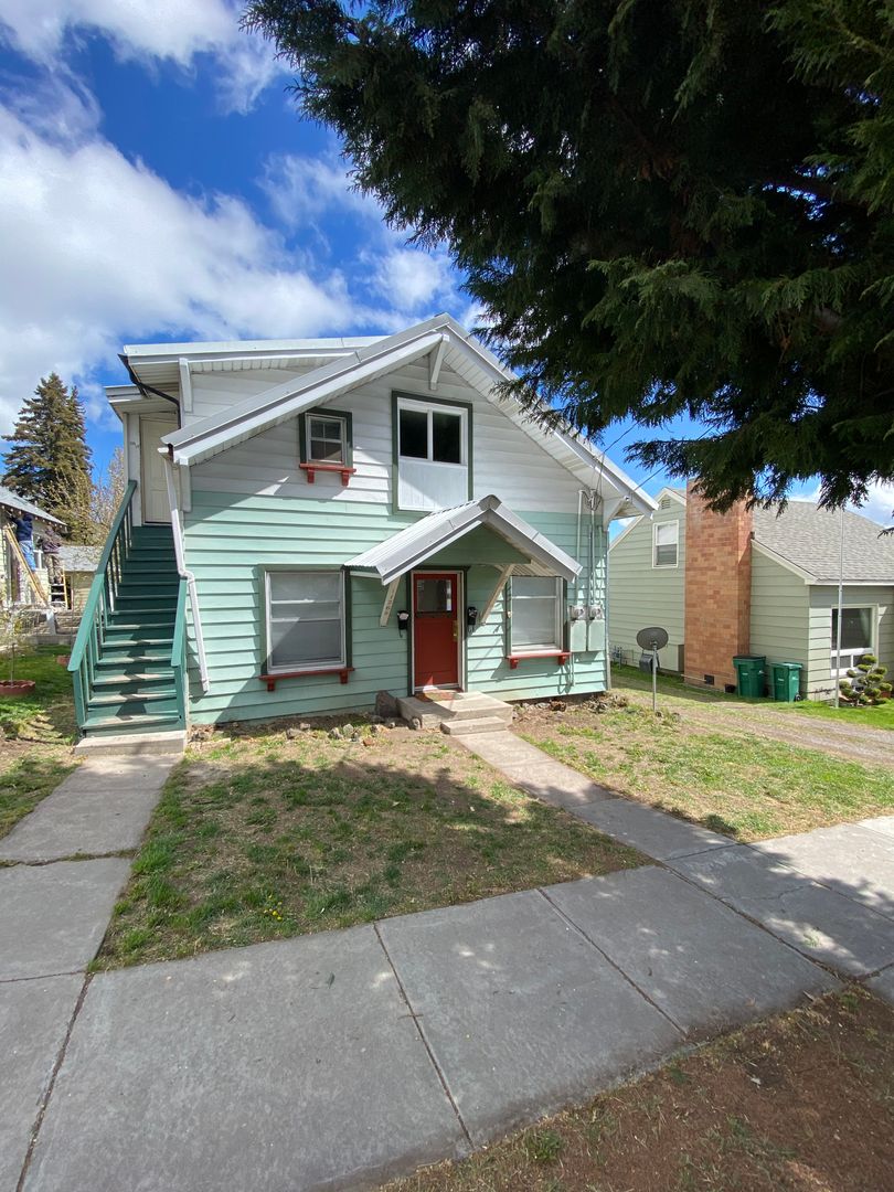 Klamath Falls Apartment: 1126 Grant St