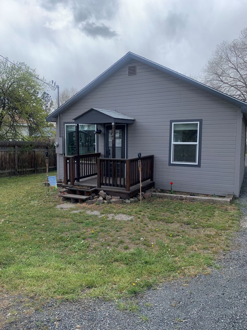 Klamath Falls House: 1144 Homedale Road