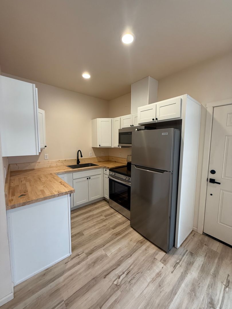 Klamath Falls Apartment: 2221 Union Ave